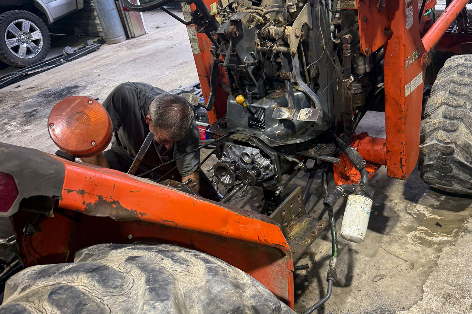 Mobile repair on heavy equipment at a job site in Lafayette Parish